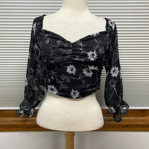 Leith Black Floral Print Sweatheart Neckline Cropped Top Size Medium - Picture 1 of 8